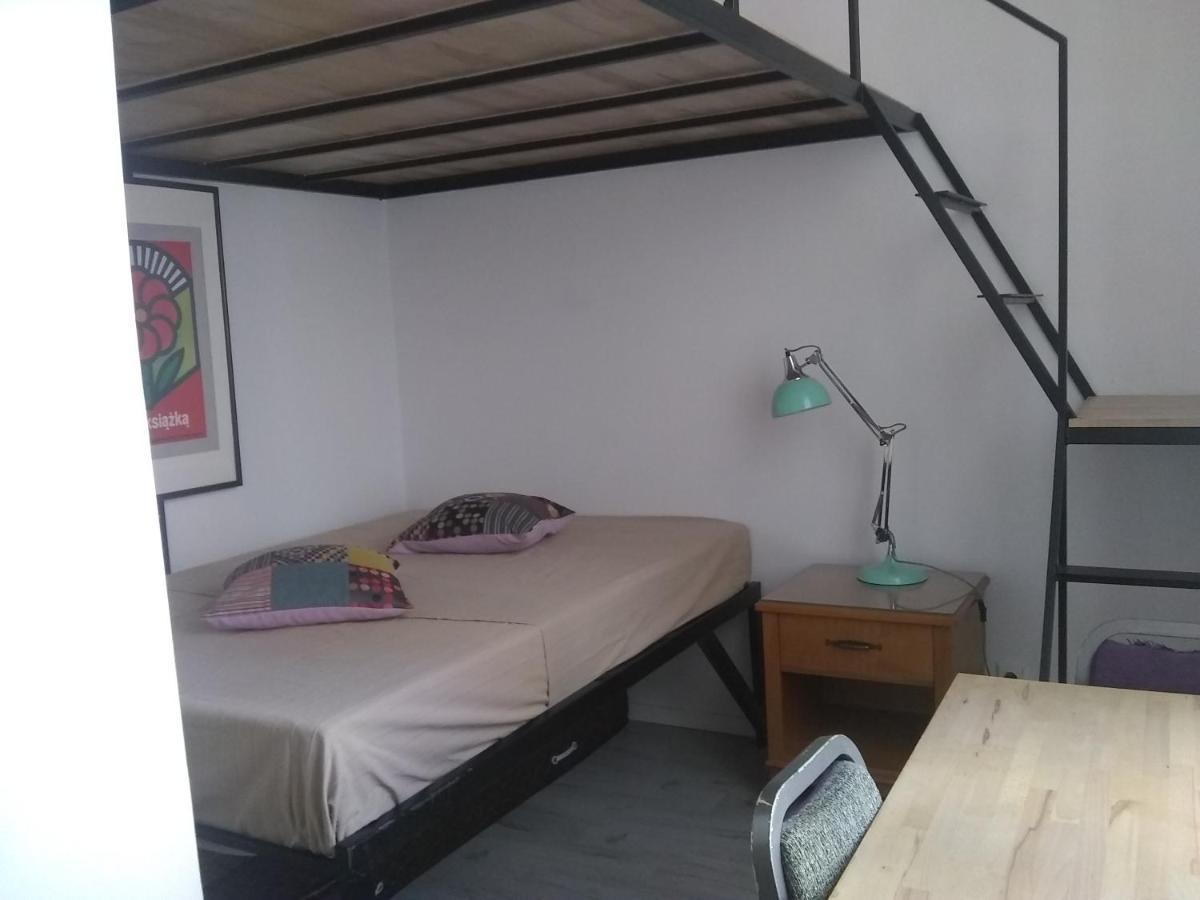 Rodzinna Przestrzen Dla 8 Osob 2 Pokoje Z Lazienka I Mini Aneksem Varşova Dış mekan fotoğraf