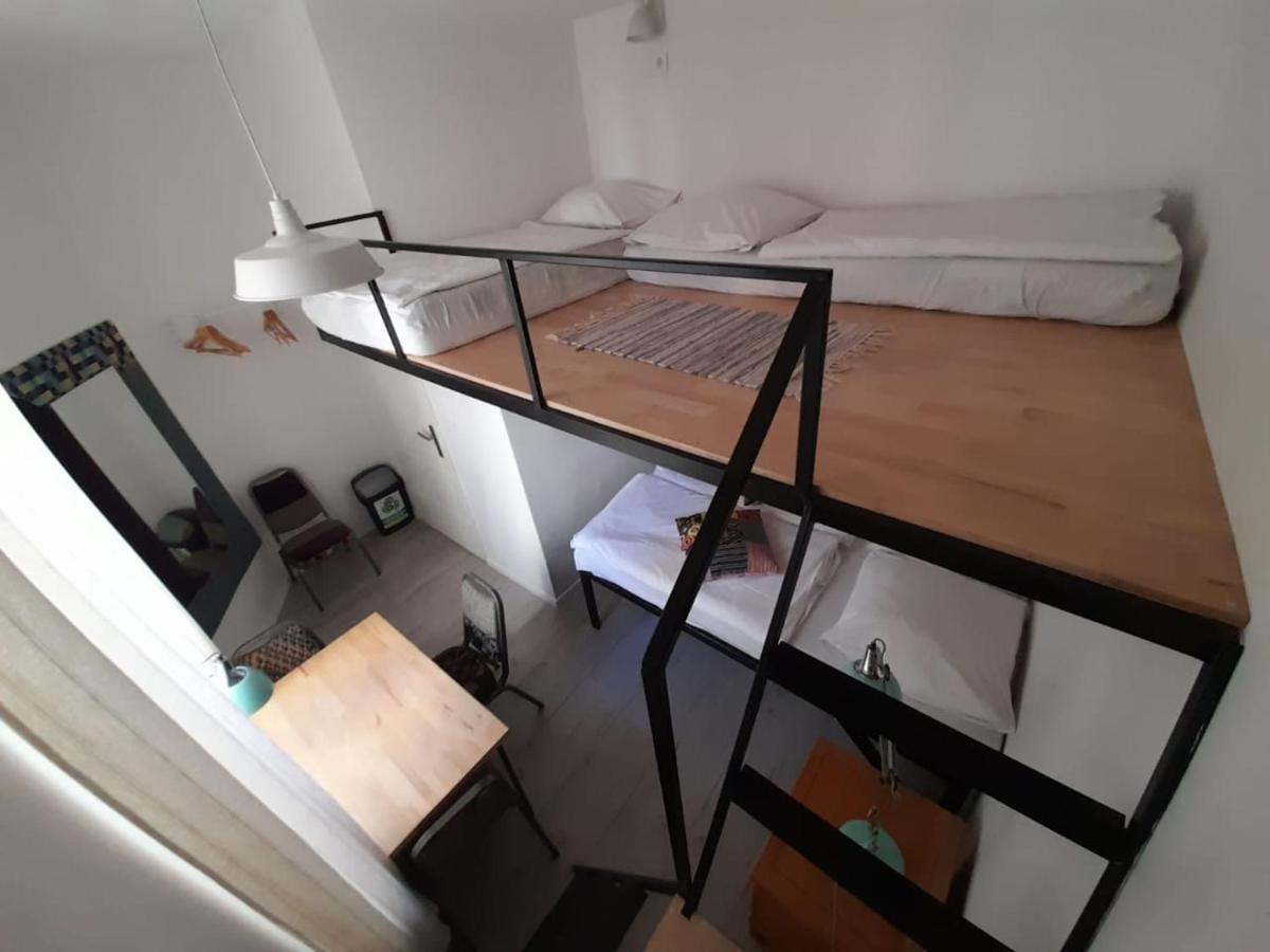 Rodzinna Przestrzen Dla 8 Osob 2 Pokoje Z Lazienka I Mini Aneksem Varşova Dış mekan fotoğraf